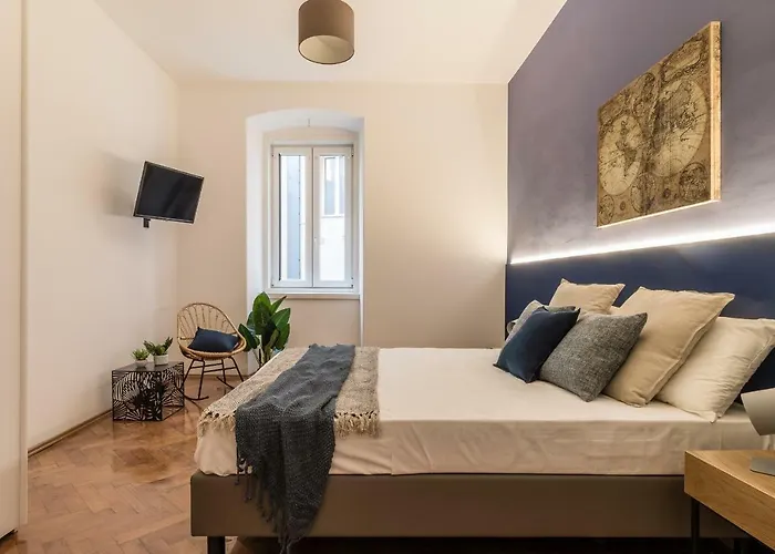 Elegante Da 6 Blu&oro * Triëst